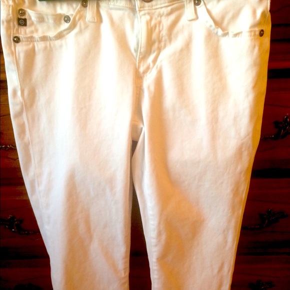 White Capri - Picture 1 of 9